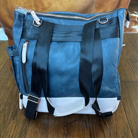 Petunia Pickle Bottom Pivot Pack in Indigo Blush Diaper Bag - Picture 12 of 16